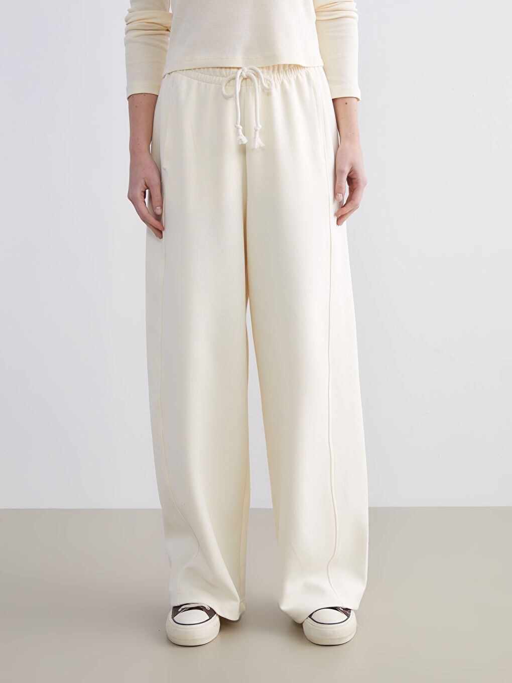 Bej Beli Lastikli Geniş Paça Kadın Eşofman Altı-1