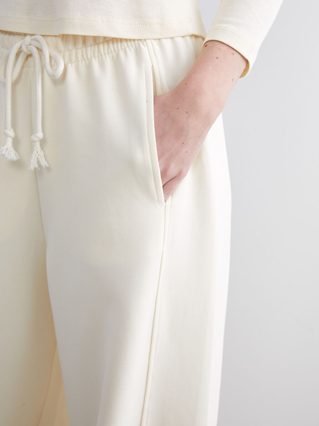 Bej Beli Lastikli Geniş Paça Kadın Eşofman Altı-2