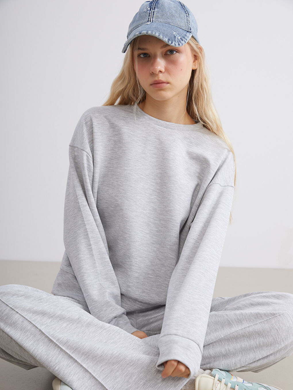 Gri Bisiklet Yaka Oversize Kadın Sweatshirt