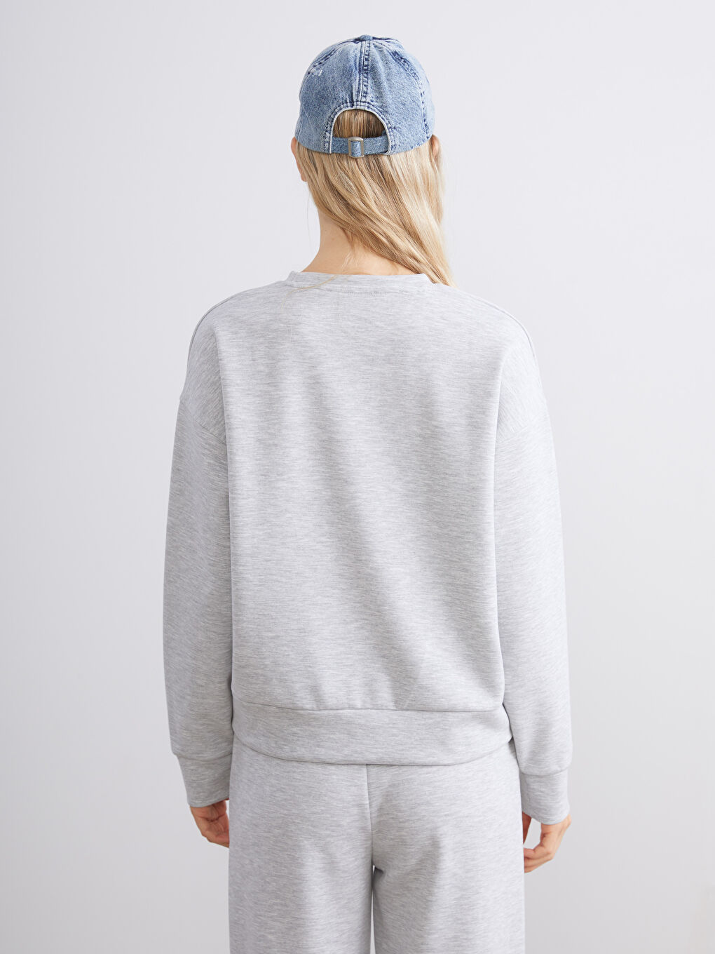 Gri Bisiklet Yaka Oversize Kadın Sweatshirt-3