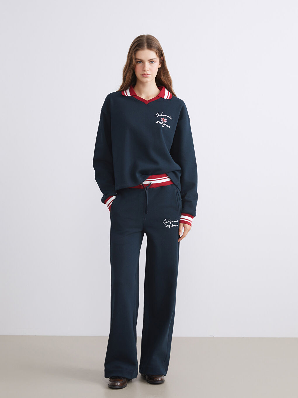 Lacivert Polo Yaka Nakışlı Kadın Kalın Sweatshirt-1