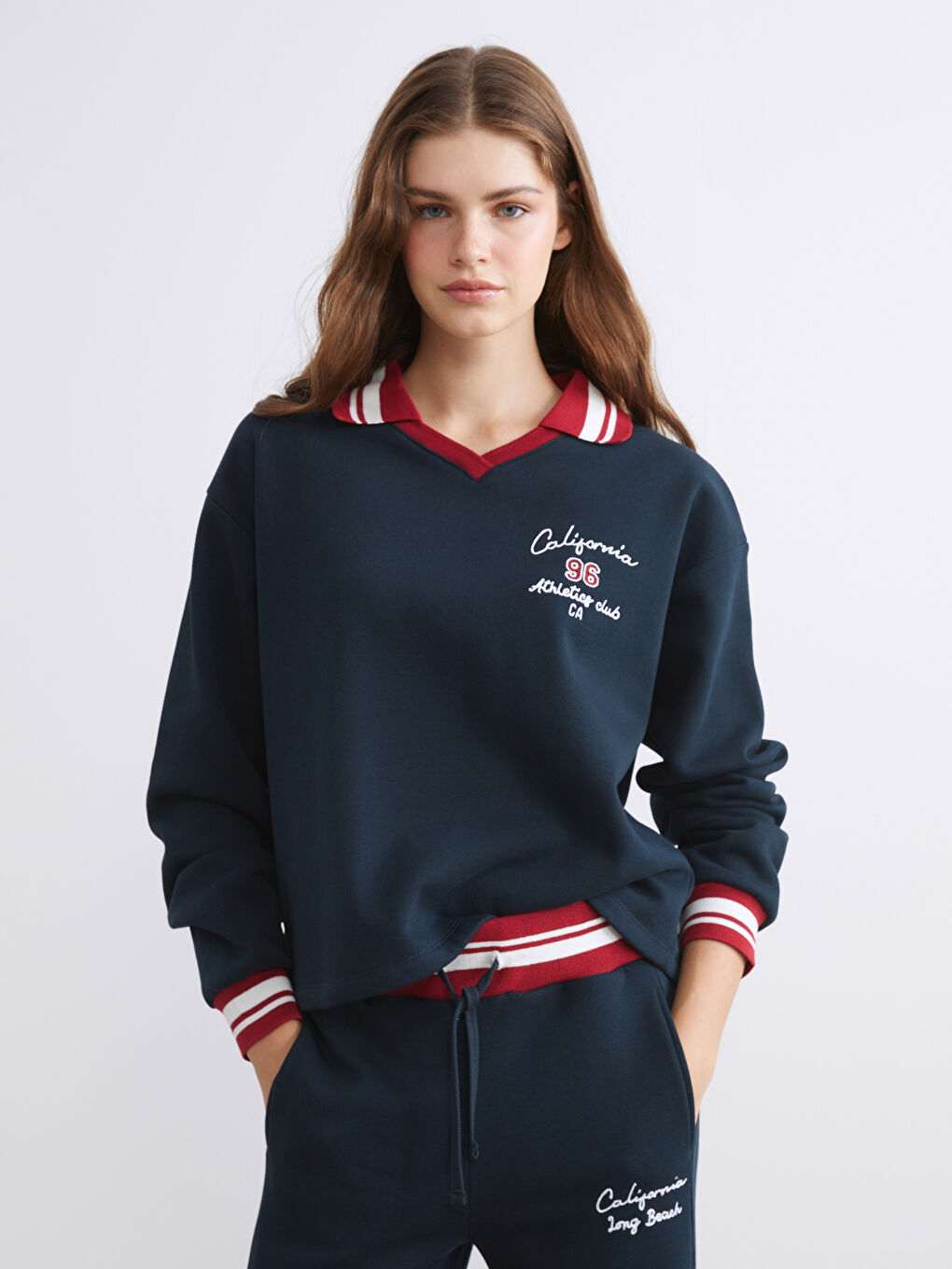 Lacivert Polo Yaka Nakışlı Kadın Kalın Sweatshirt-2