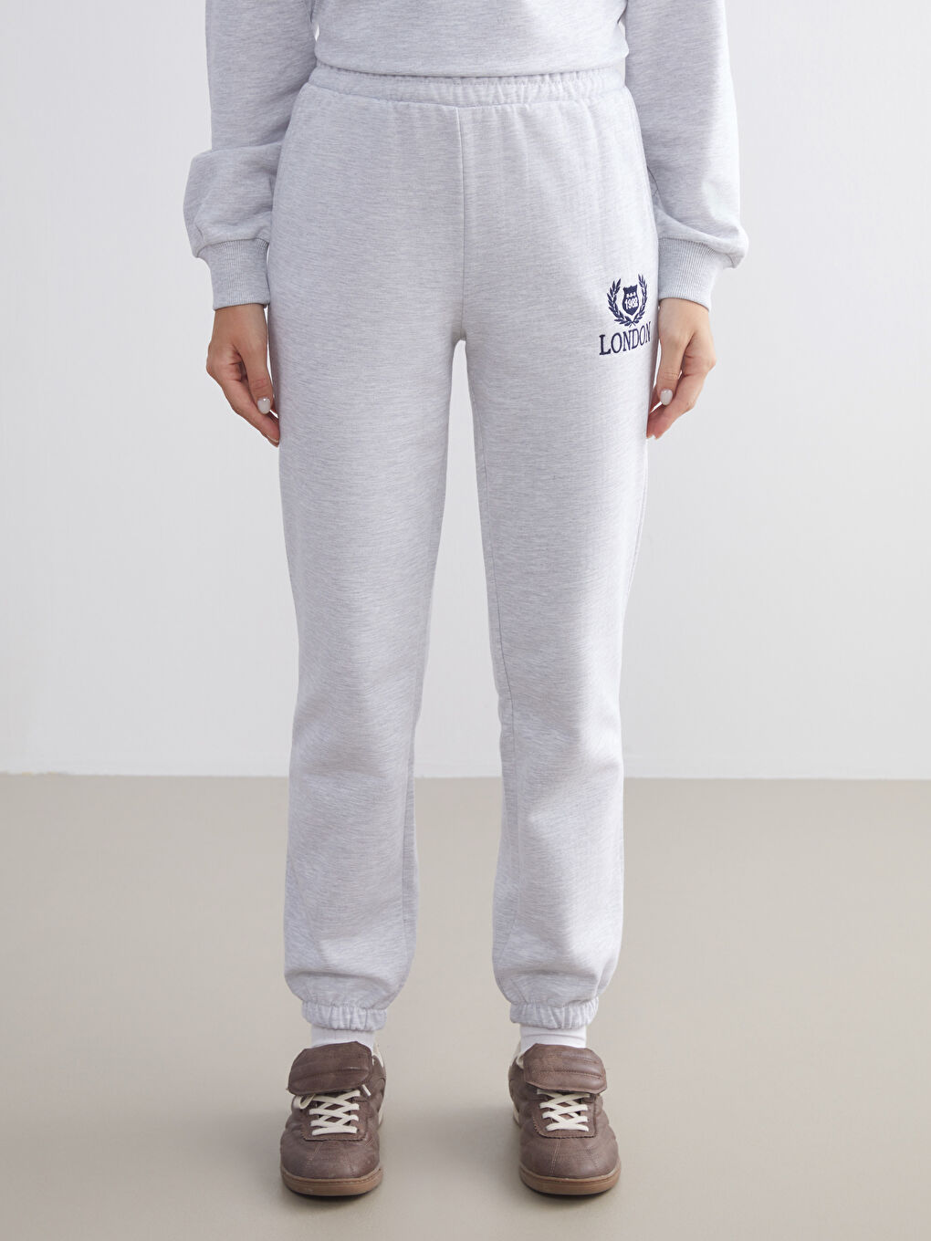 Gri London Nakışlı Kadın Jogger Eşofman Altı-1