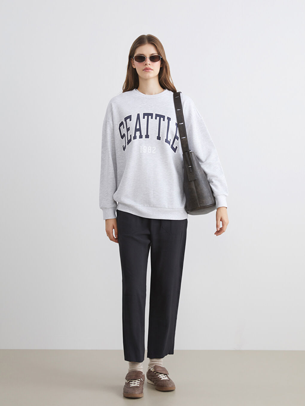 Gri Bisiklet Yaka Baskılı Oversize Kadın Sweatshirt-1