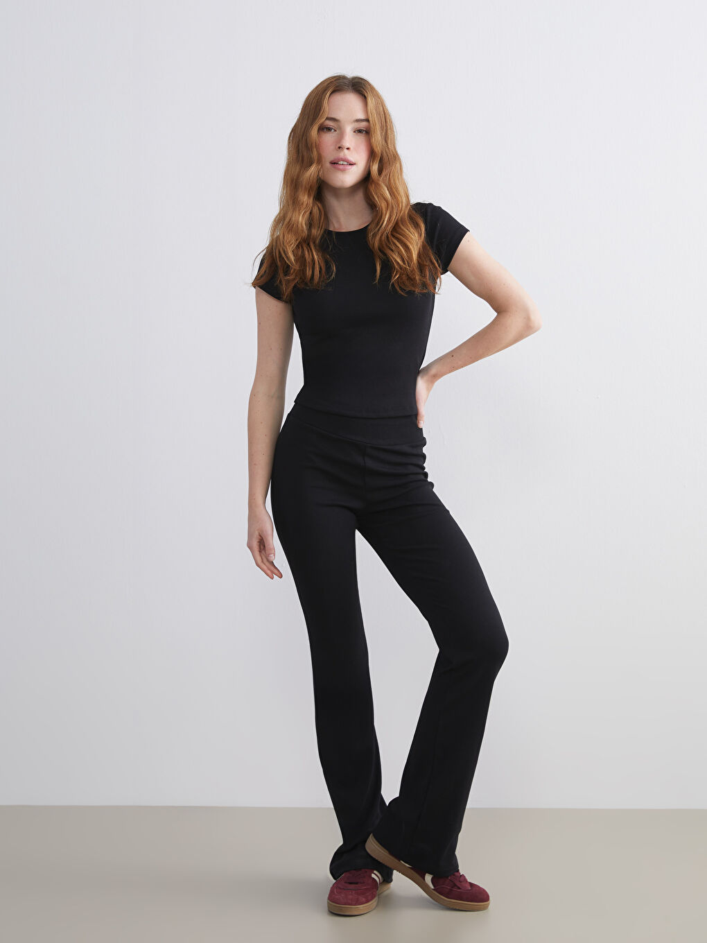 Siyah Yüksel Belli İspanyol Paça Kadın Tayt