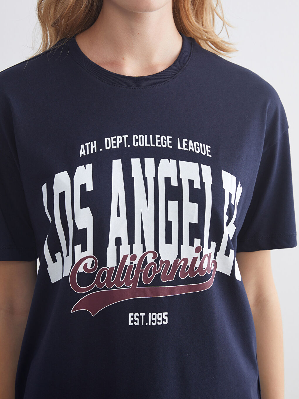 Lacivert Bisiklet Yaka Los Angeles Baskılı Kadın Tişört-2
