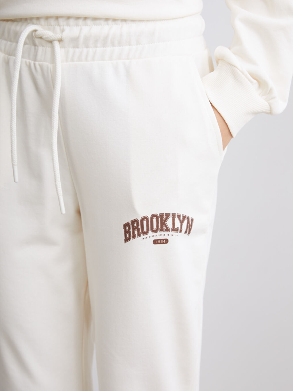 Žena BEŽ Trenirke-2