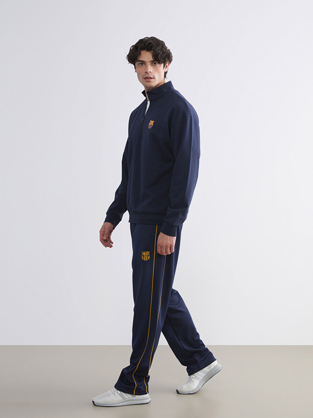 Man NAVY Sweatpants