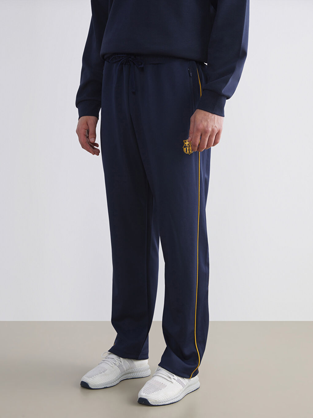 Man NAVY Sweatpants-1