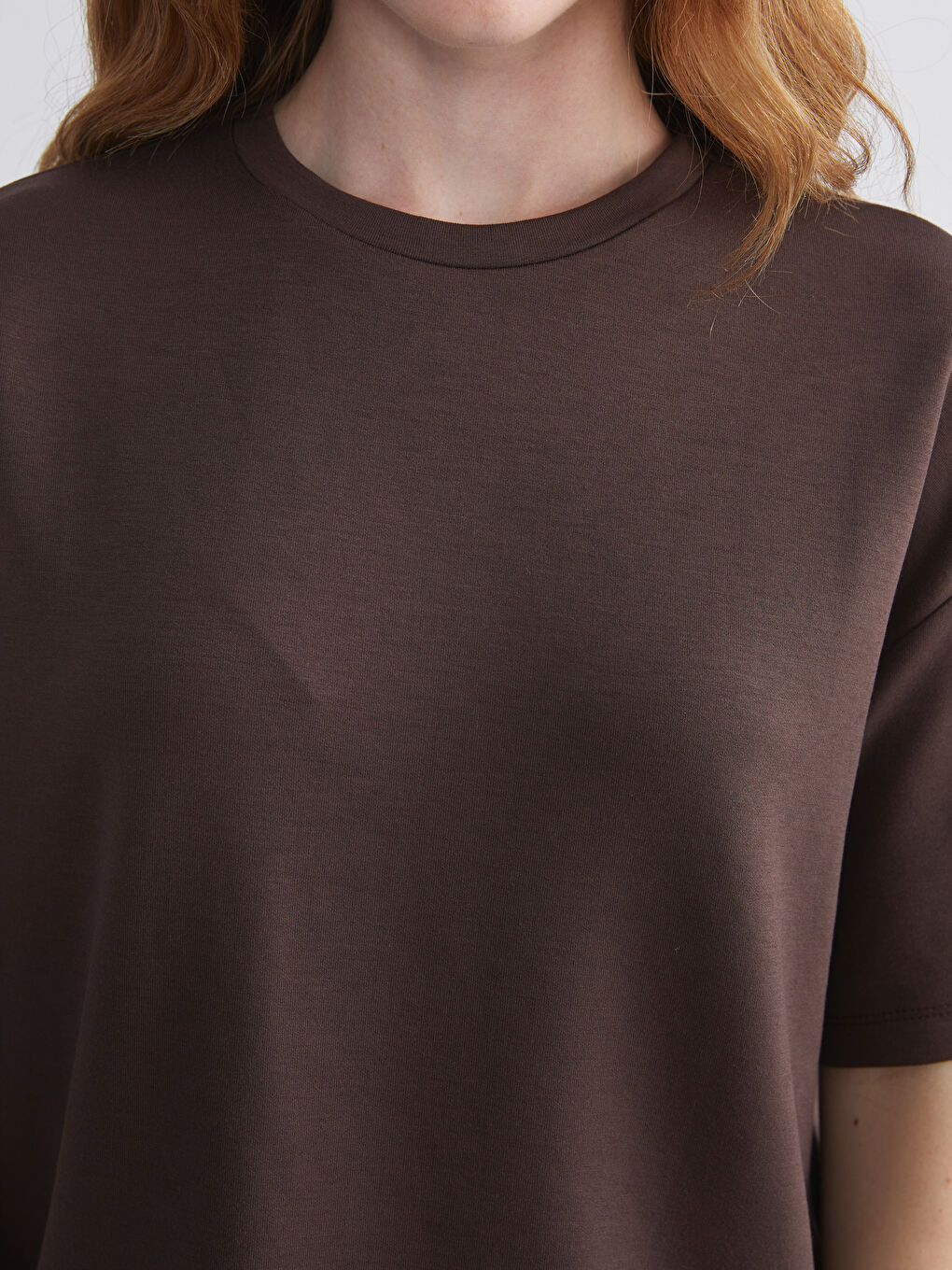 Kahverengi Bisiklet Yaka Oversize Kadın Tişört-2