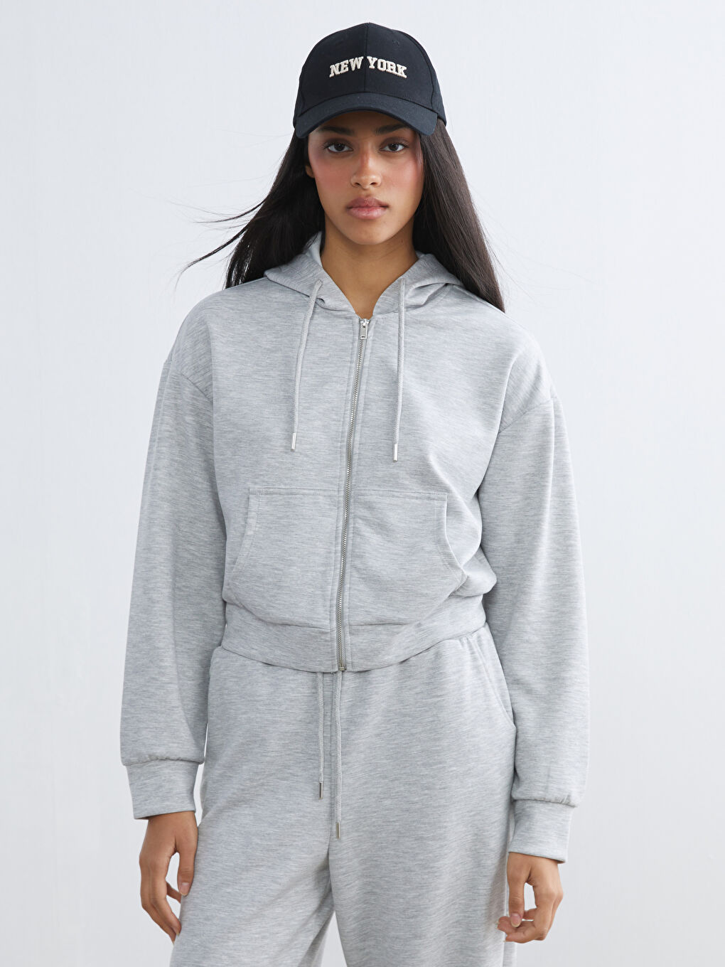 Gri Kapüşonlu Kadın Fermuarlı Sweatshirt