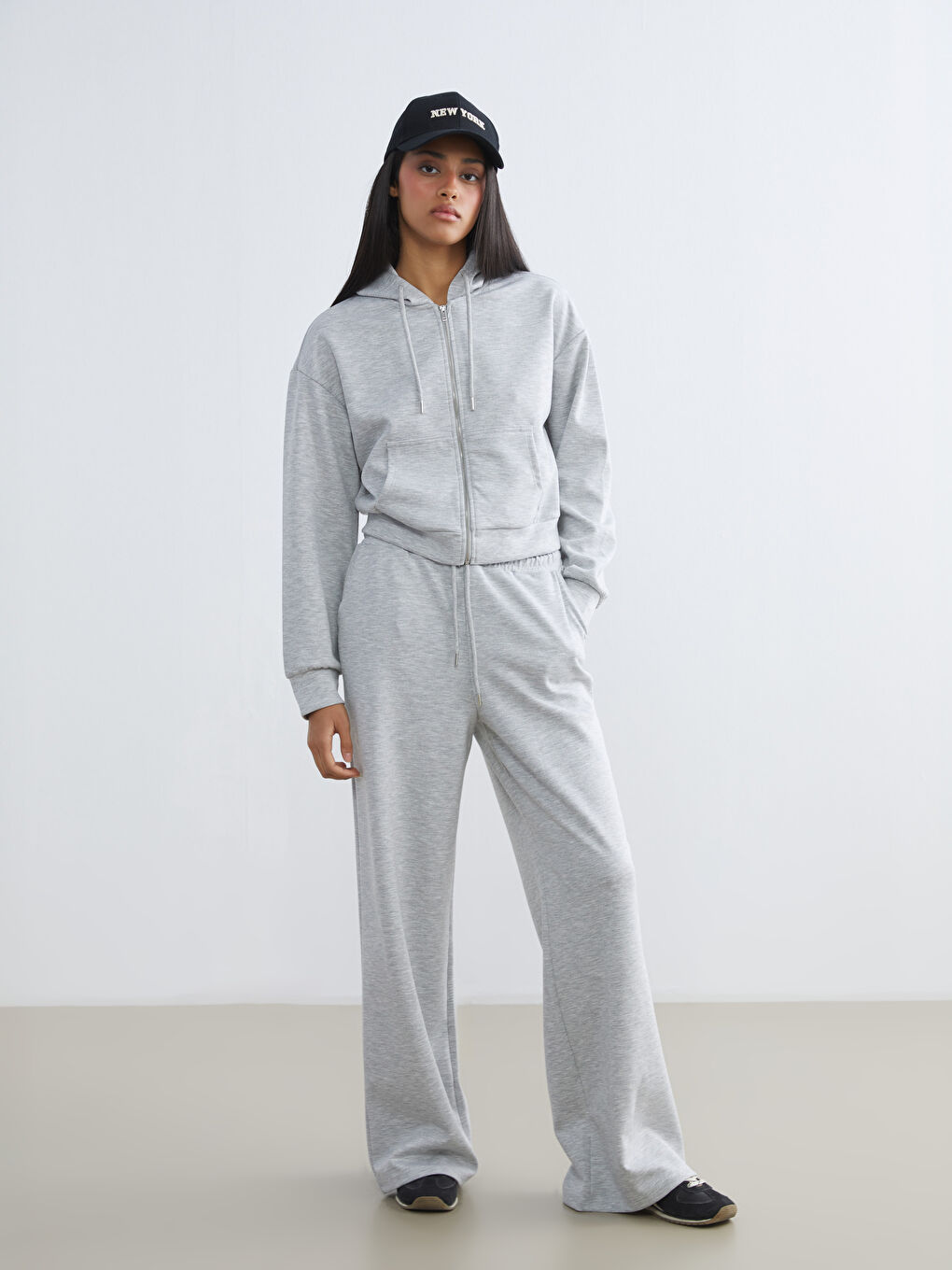 Gri Kapüşonlu Kadın Fermuarlı Sweatshirt-1