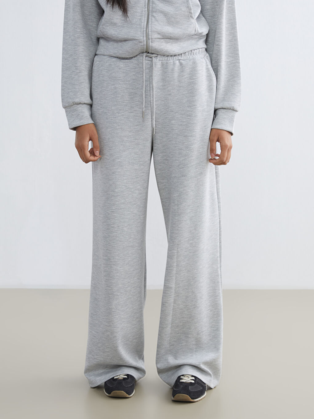 Gri Beli Lastikli Kadın Eşofman Altı-1