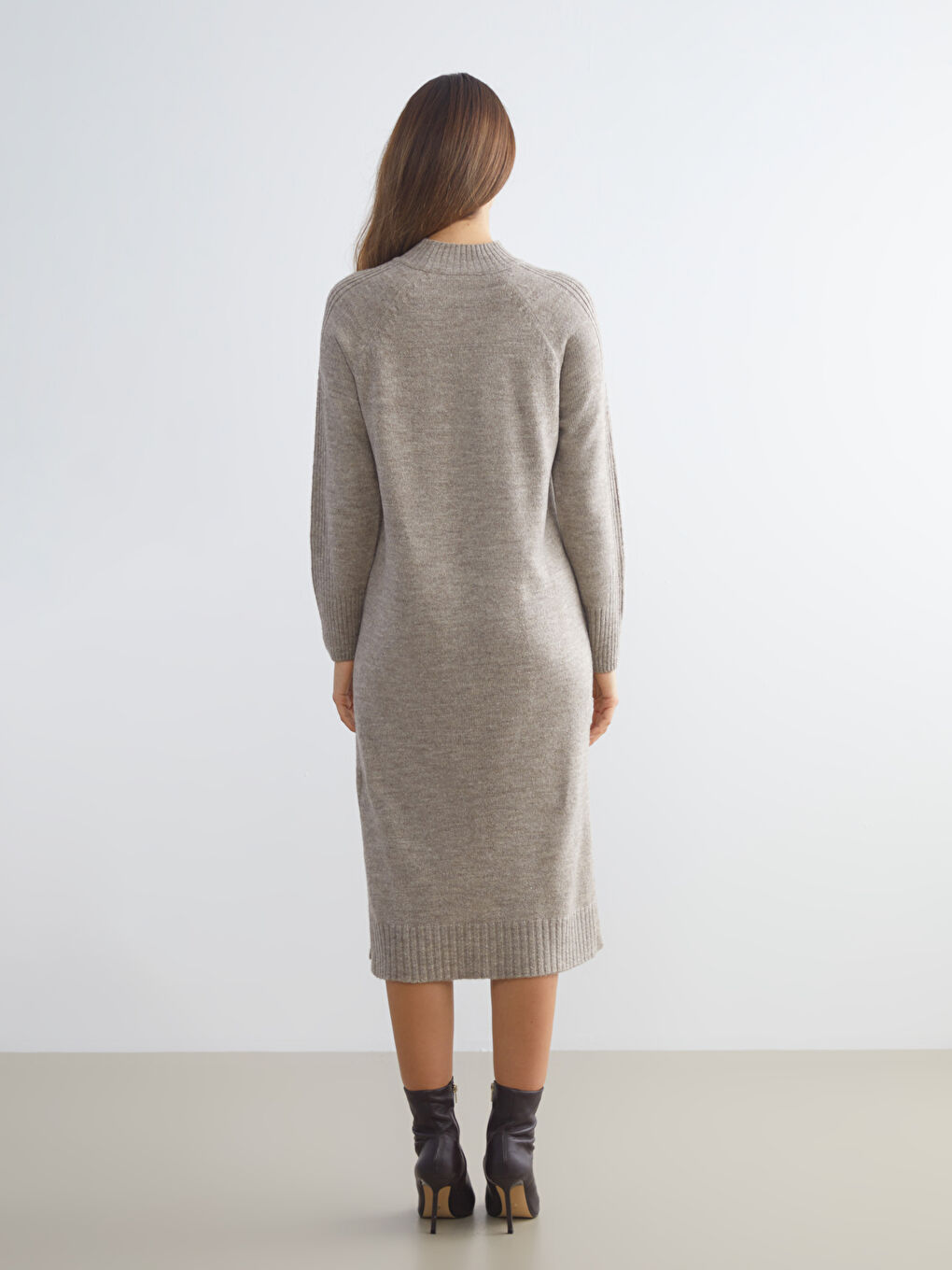 Bej Yarım Balıkçı Yaka Yırtmaçlı Triko Elbise-3