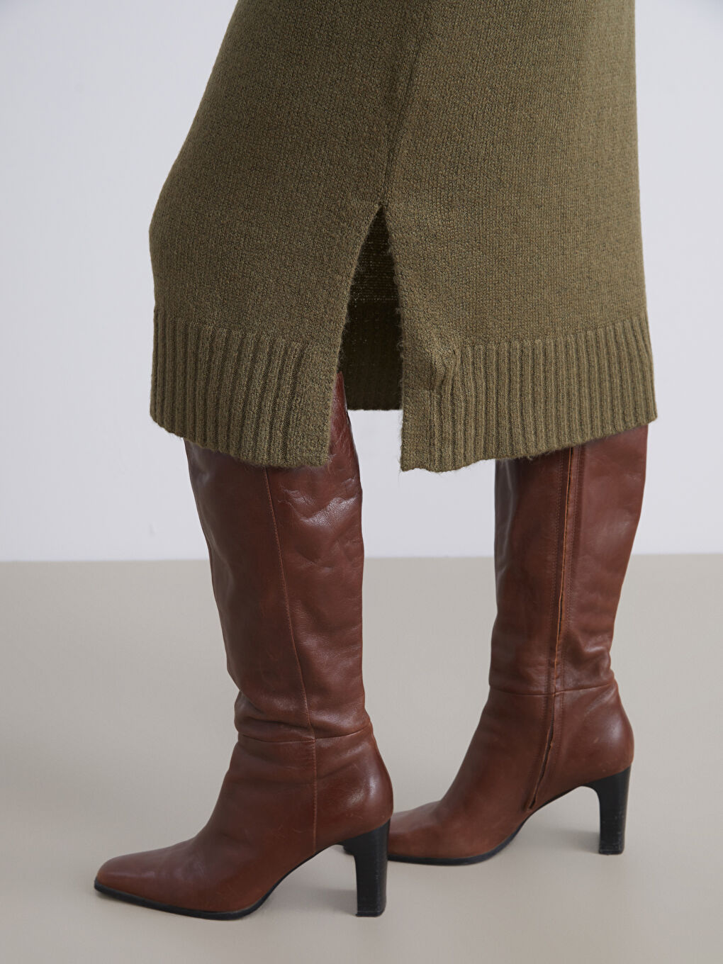 Haki Yarım Balıkçı Yaka Yırtmaçlı Triko Elbise-2