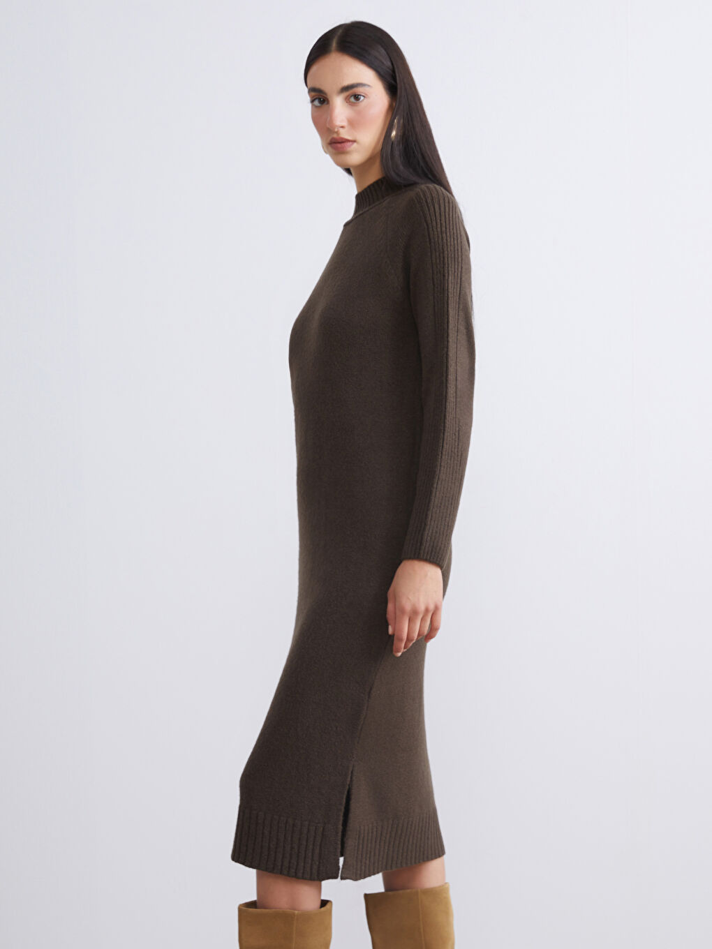 Kahverengi Yarım Balıkçı Yaka Yırtmaçlı Triko Elbise-1