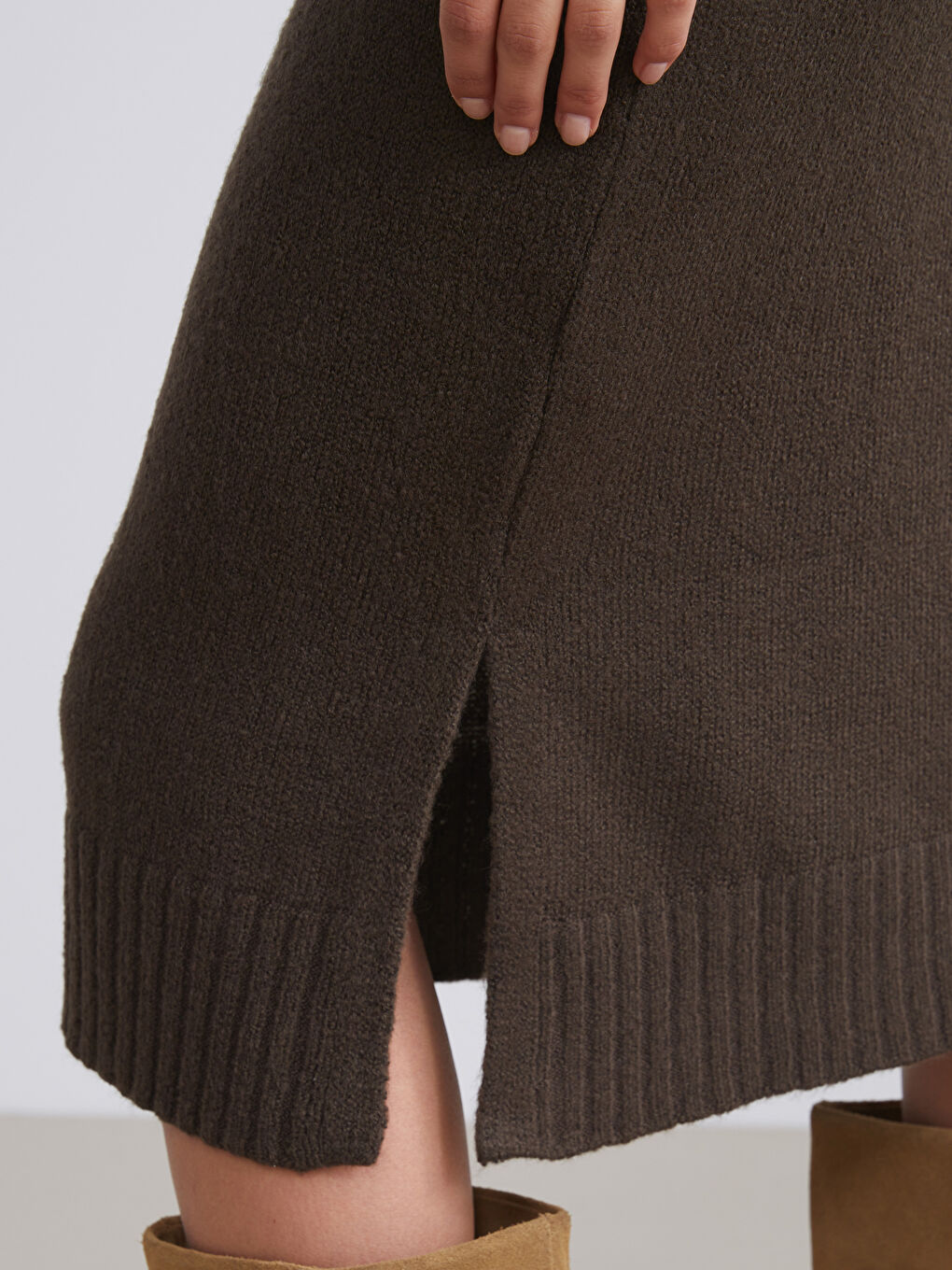 Kahverengi Yarım Balıkçı Yaka Yırtmaçlı Triko Elbise-2