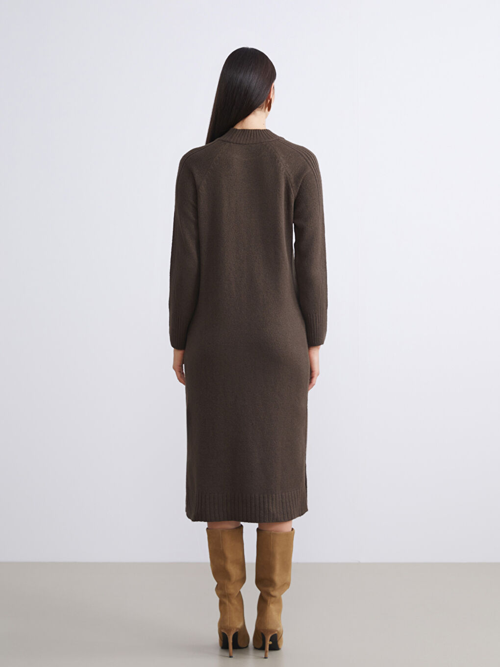 Kahverengi Yarım Balıkçı Yaka Yırtmaçlı Triko Elbise-3