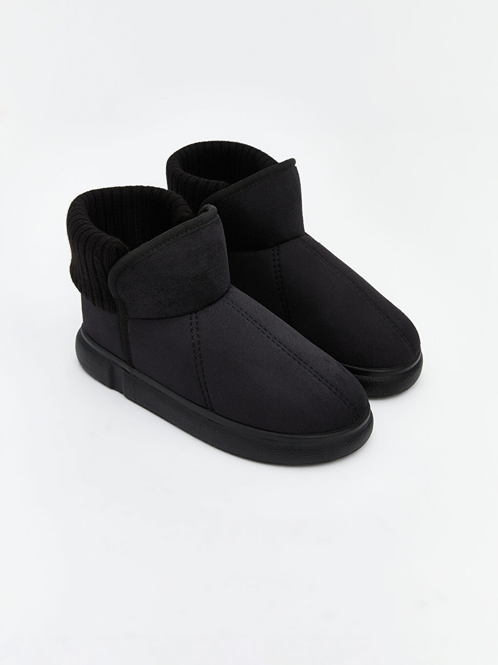 Siyah Süet Görünümlü Kadın Ev Botu