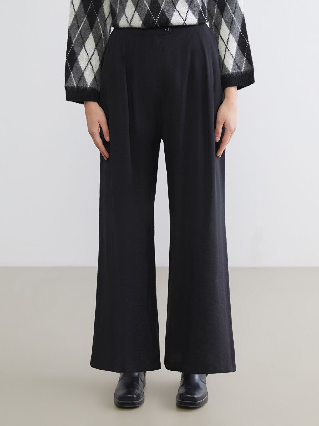 Wide Leg Pleated Women's Trousers-2