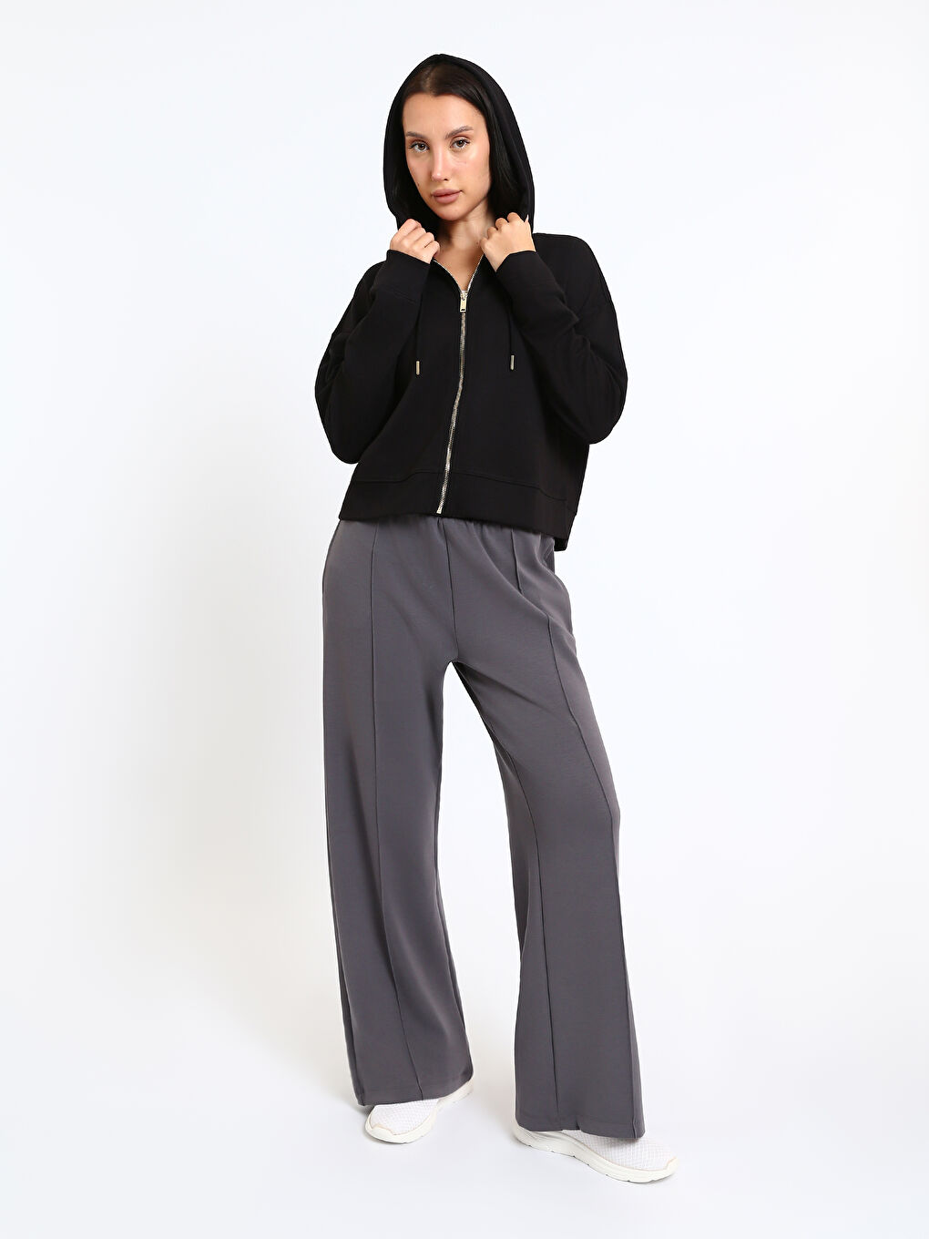 კაპიუშონიანი ელვიანი ზედა ქალებისთვის-1