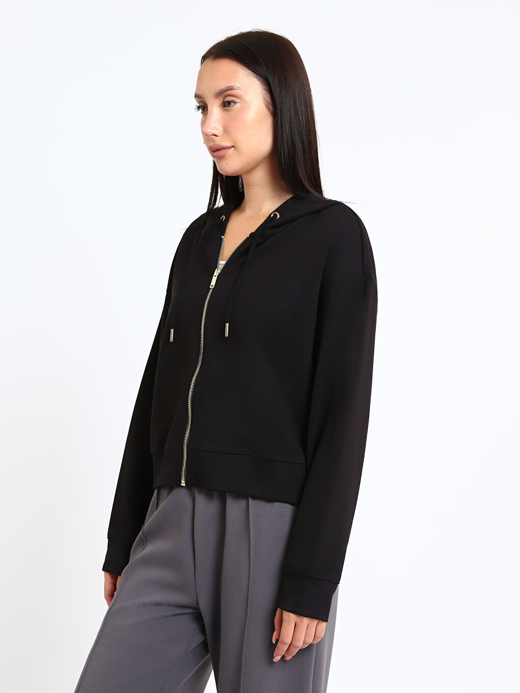 კაპიუშონიანი ელვიანი ზედა ქალებისთვის-3