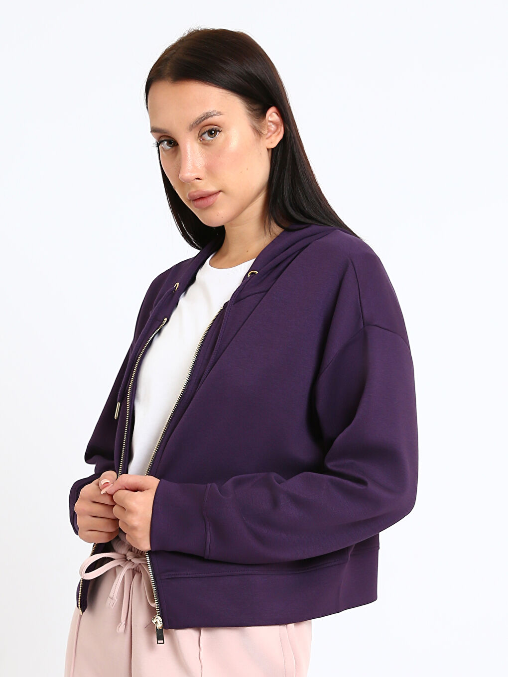 კაპიუშონიანი ელვიანი ზედა ქალებისთვის-3