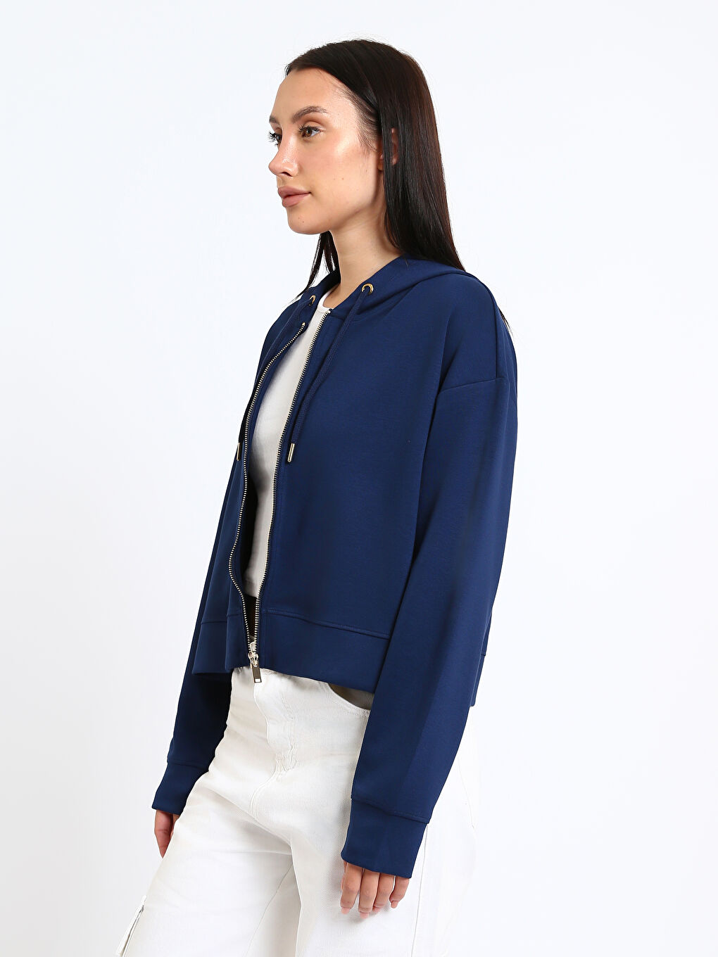 კაპიუშონიანი ელვიანი ზედა ქალებისთვის-3