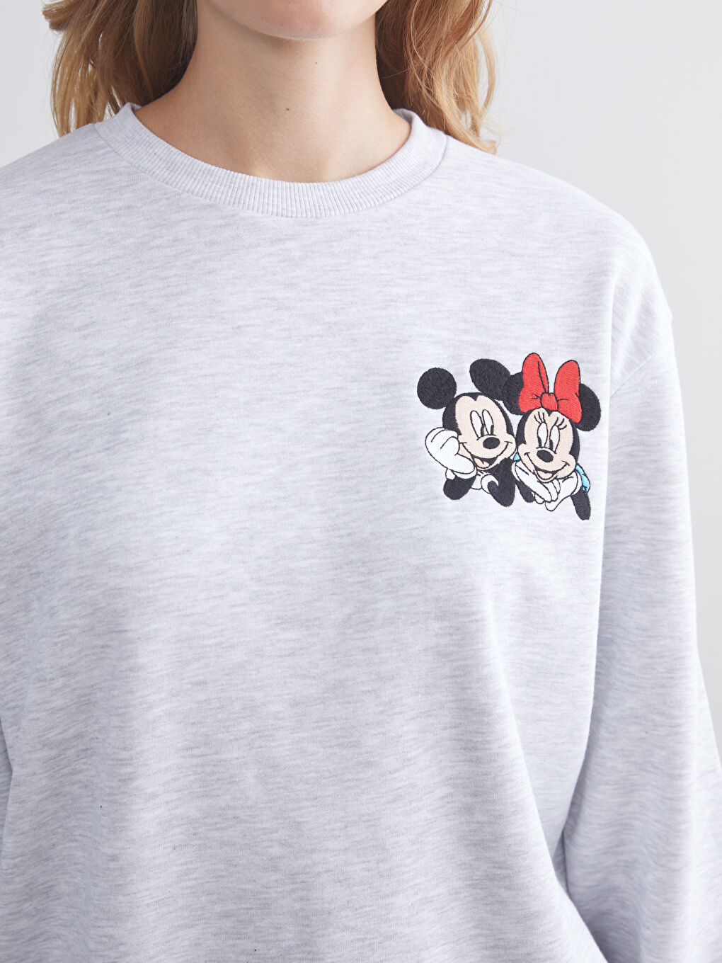 Gri Mickey ve Minnie Mouse Nakışlı Kadın Kalın Sweatshirt-3