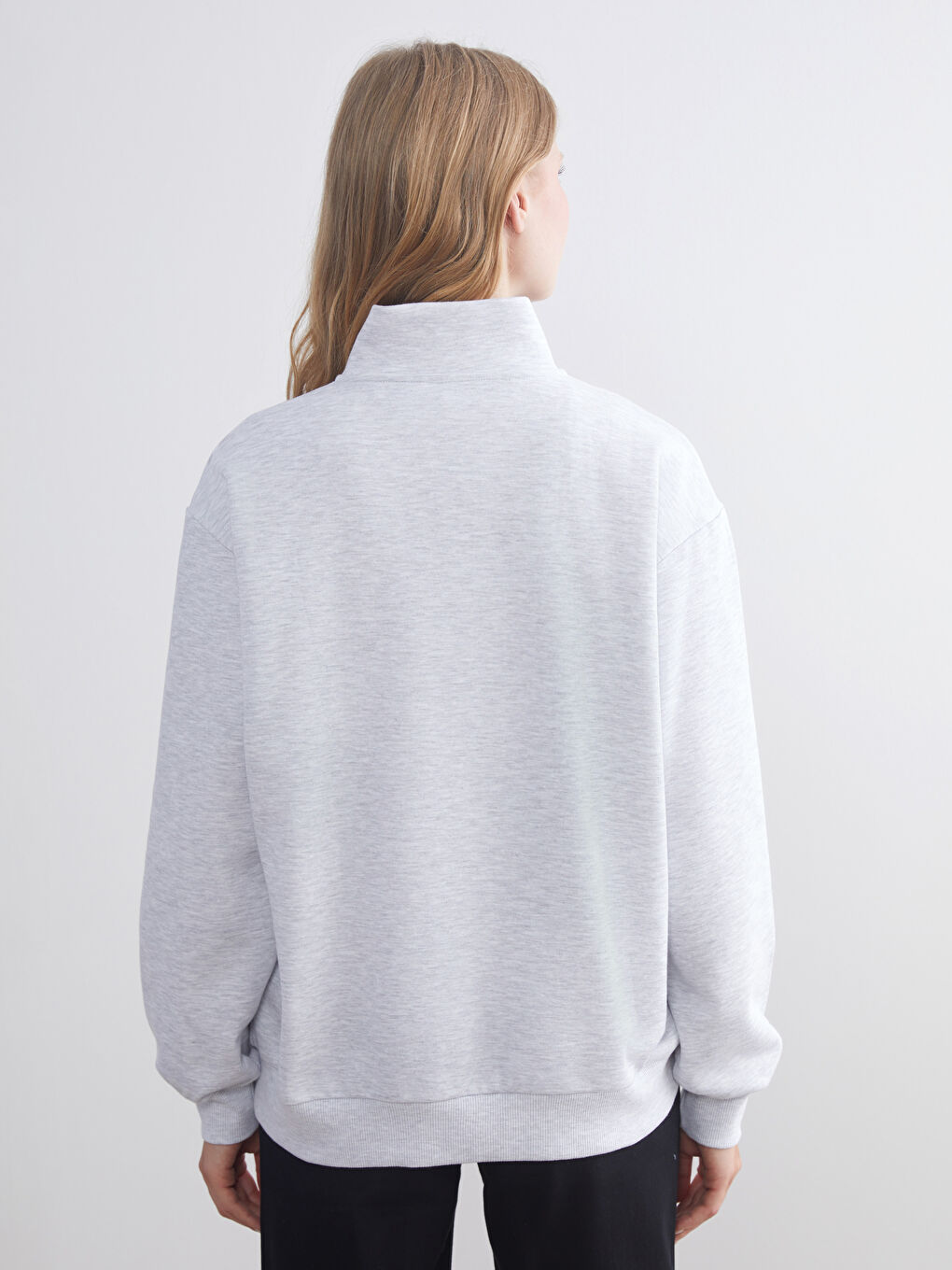 Gri Dik Yaka Mickey Mouse Nakışlı Oversize Kadın Kalın Sweatshirt-4