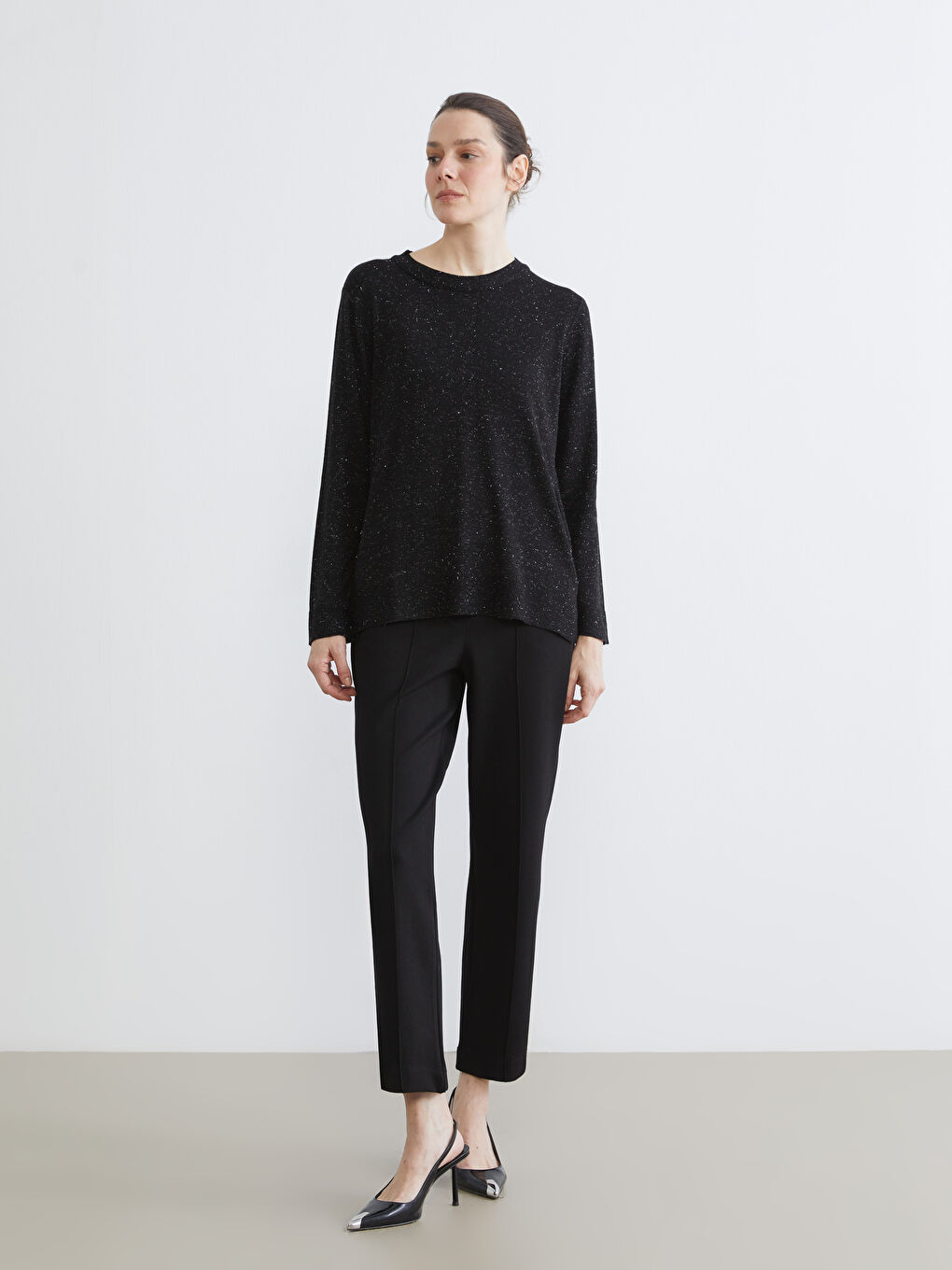 Džemper od trikotaže sa okruglim izrezom, svetlog izgleda i dugih rukava za žene-1