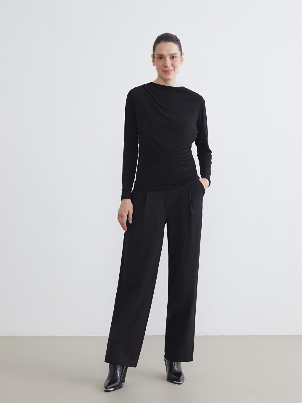 Siyah Bisiklet Yaka Büzgülü Kadın Body-2