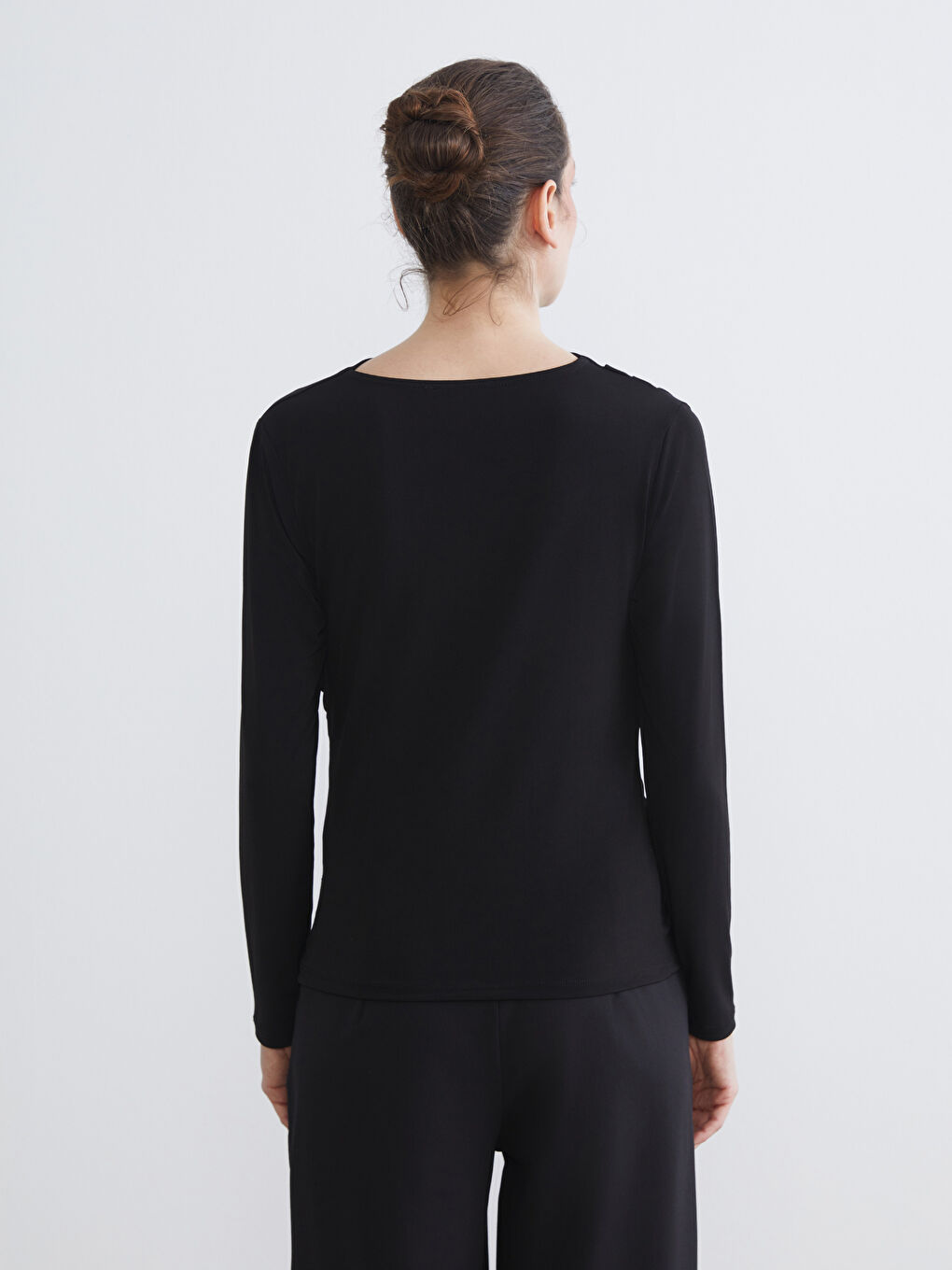 Siyah Bisiklet Yaka Büzgülü Kadın Body-4