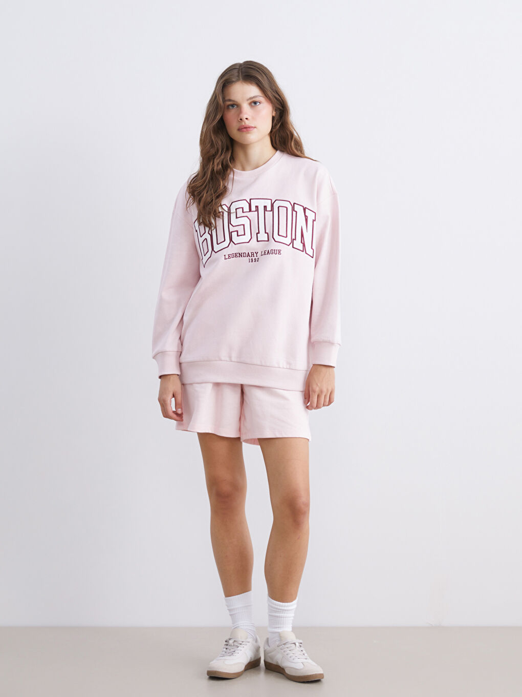 Pembe Boston Nakışlı Oversize Kadın Kalın Sweatshirt-1