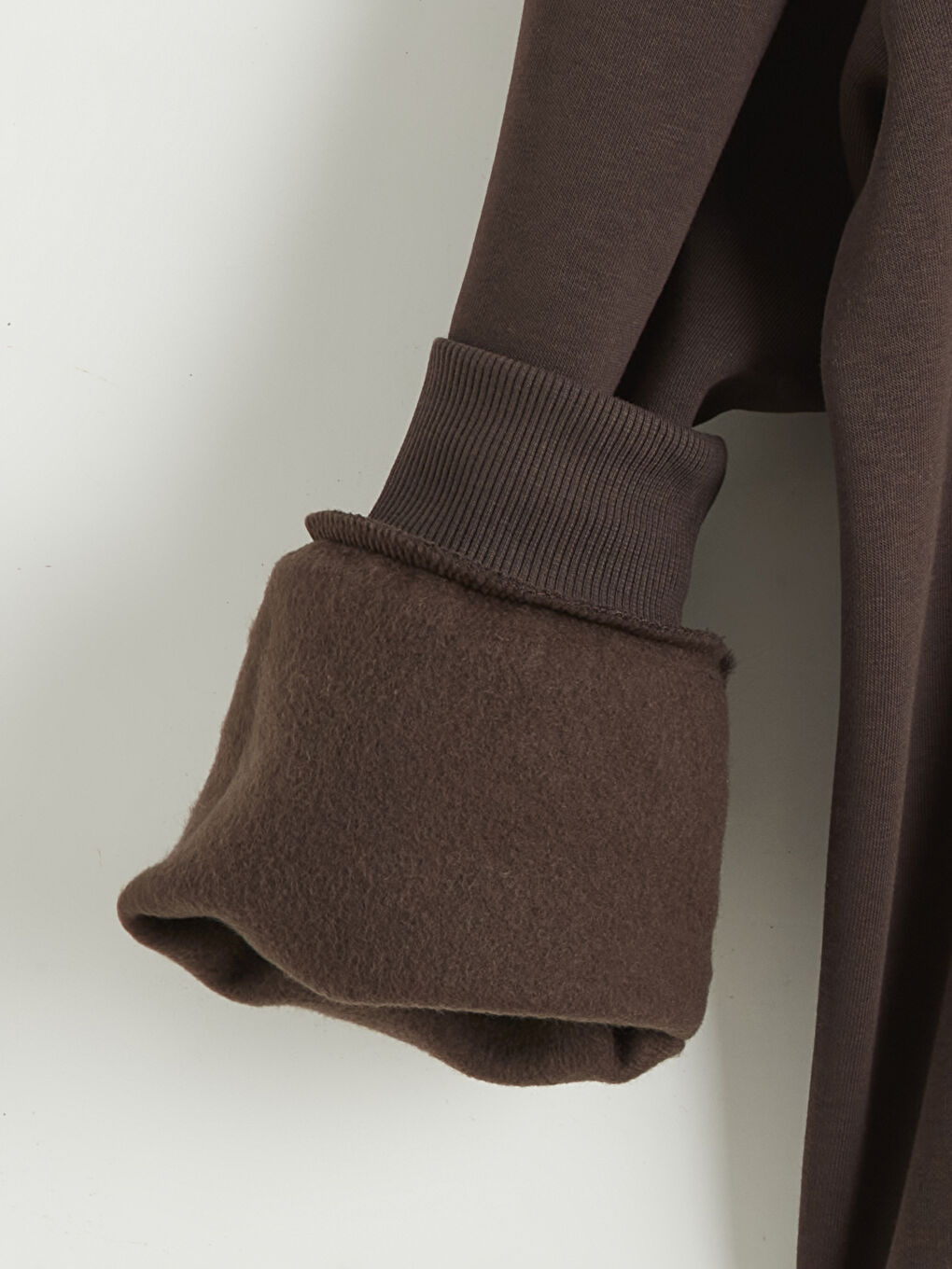 Kahverengi Dik Yaka Nakışlı Oversize Kadın Kalın Sweatshirt-6