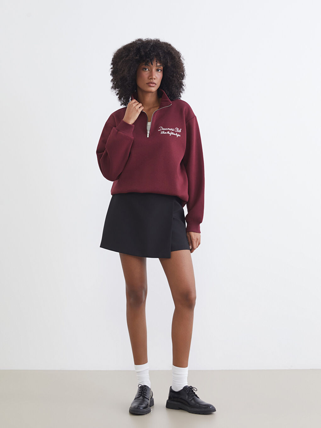 Bordo Dik Yaka Nakışlı Oversize Kadın Kalın Sweatshirt-1