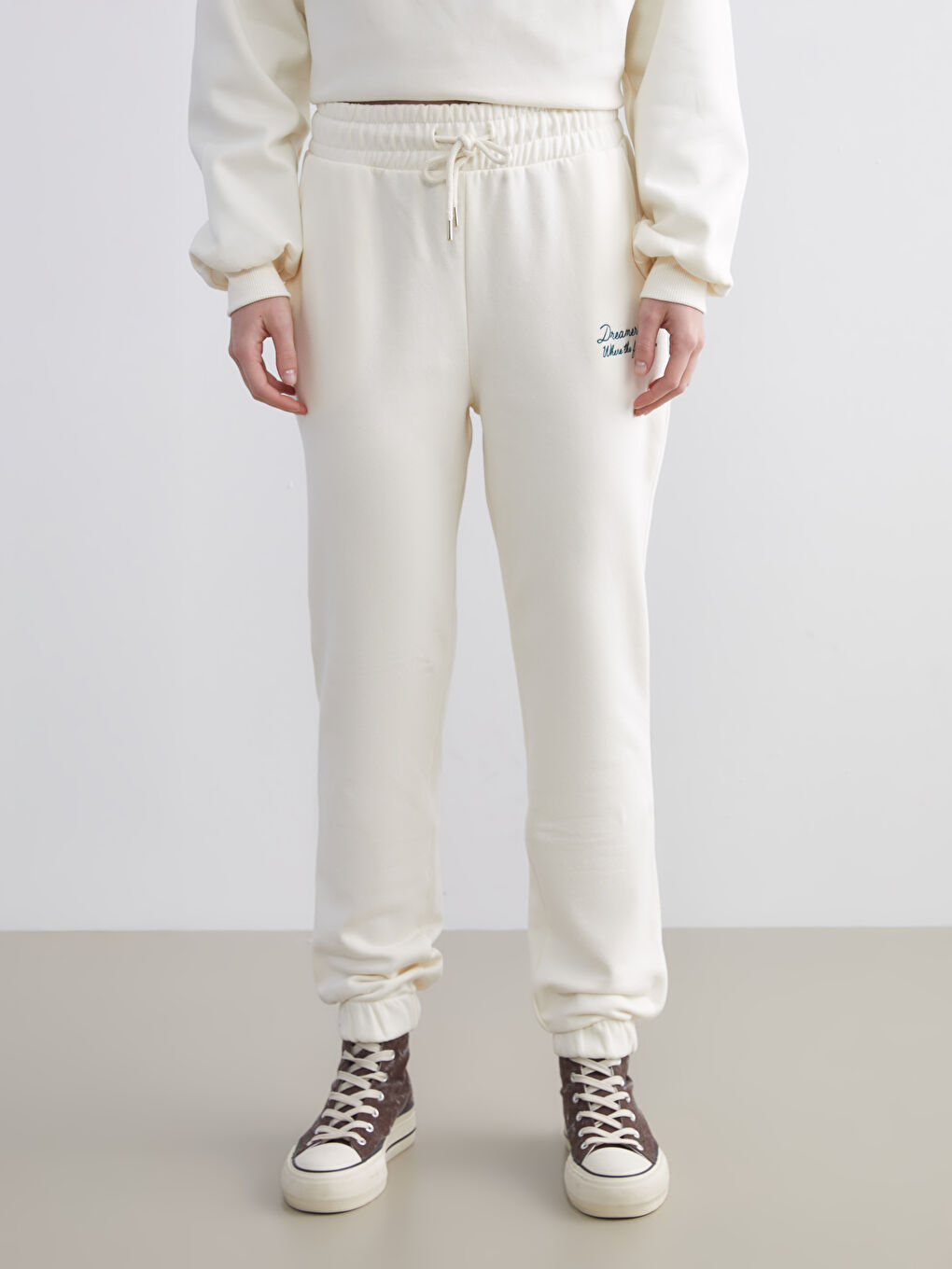 Bej Beli Lastikli Nakışlı Kadın Kalın Jogger Eşofman Altı-1