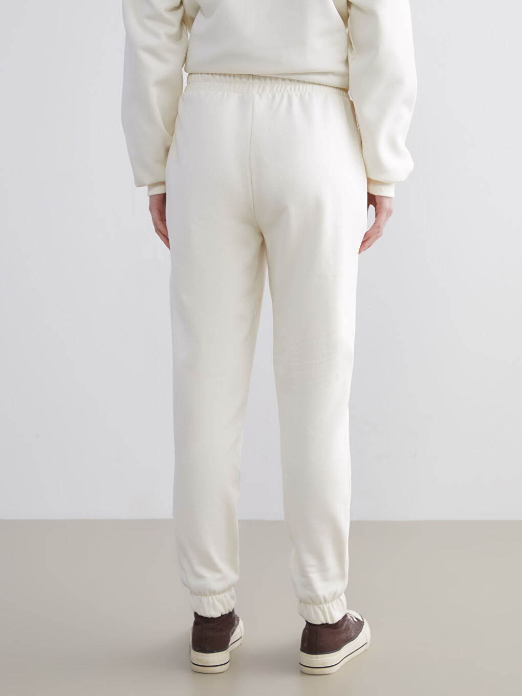 Bej Beli Lastikli Nakışlı Kadın Kalın Jogger Eşofman Altı-4