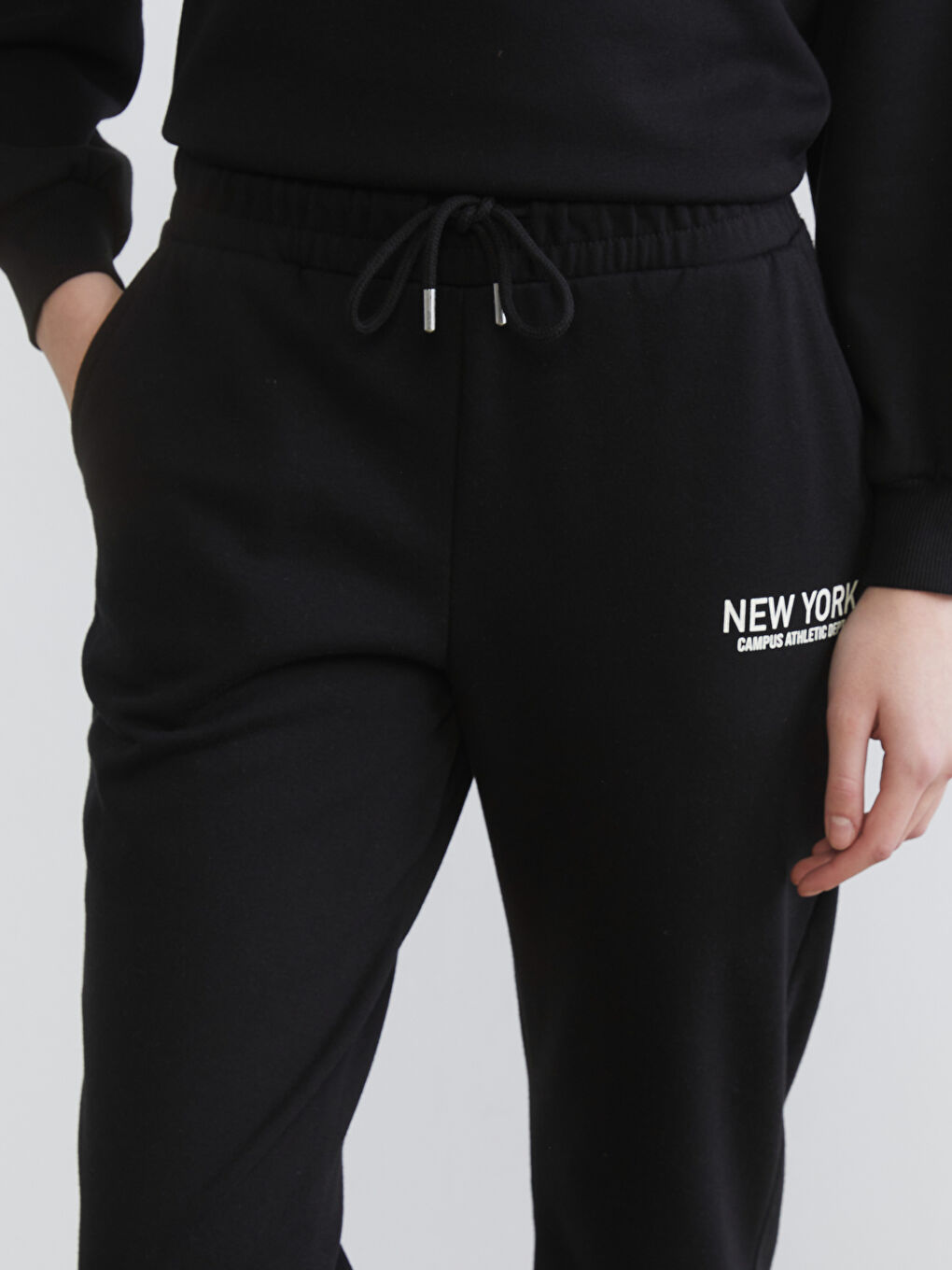 Siyah New York Baskılı Kadın Kalın Jogger Eşofman Altı-2