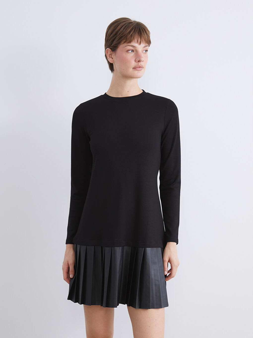 Siyah Bisiklet Yaka Pileli Mini Elbise