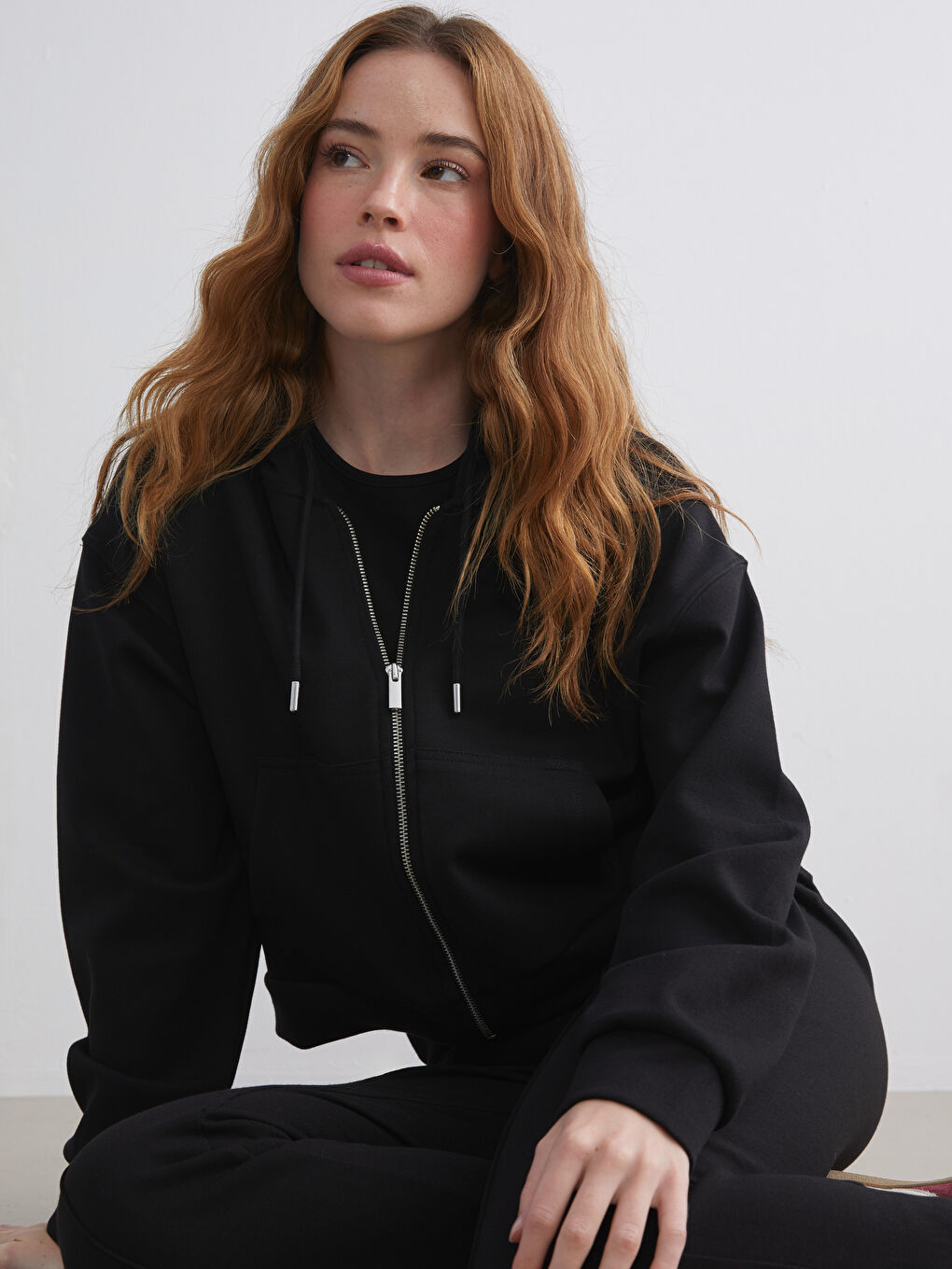 Siyah Kapüşonlu Kadın Fermuarlı Sweatshirt