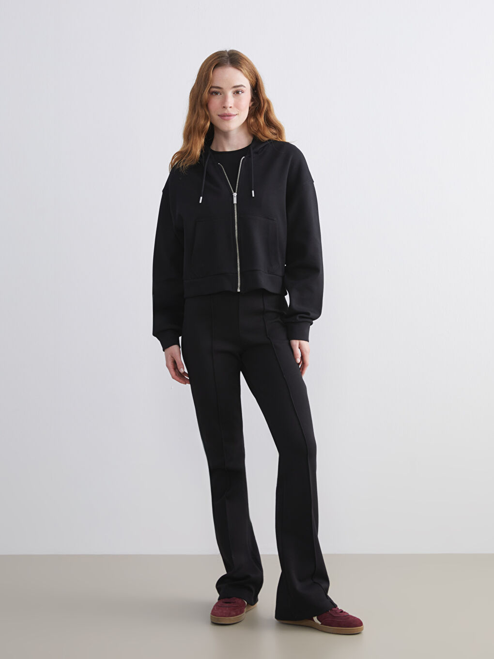 Siyah Kapüşonlu Kadın Fermuarlı Sweatshirt-1