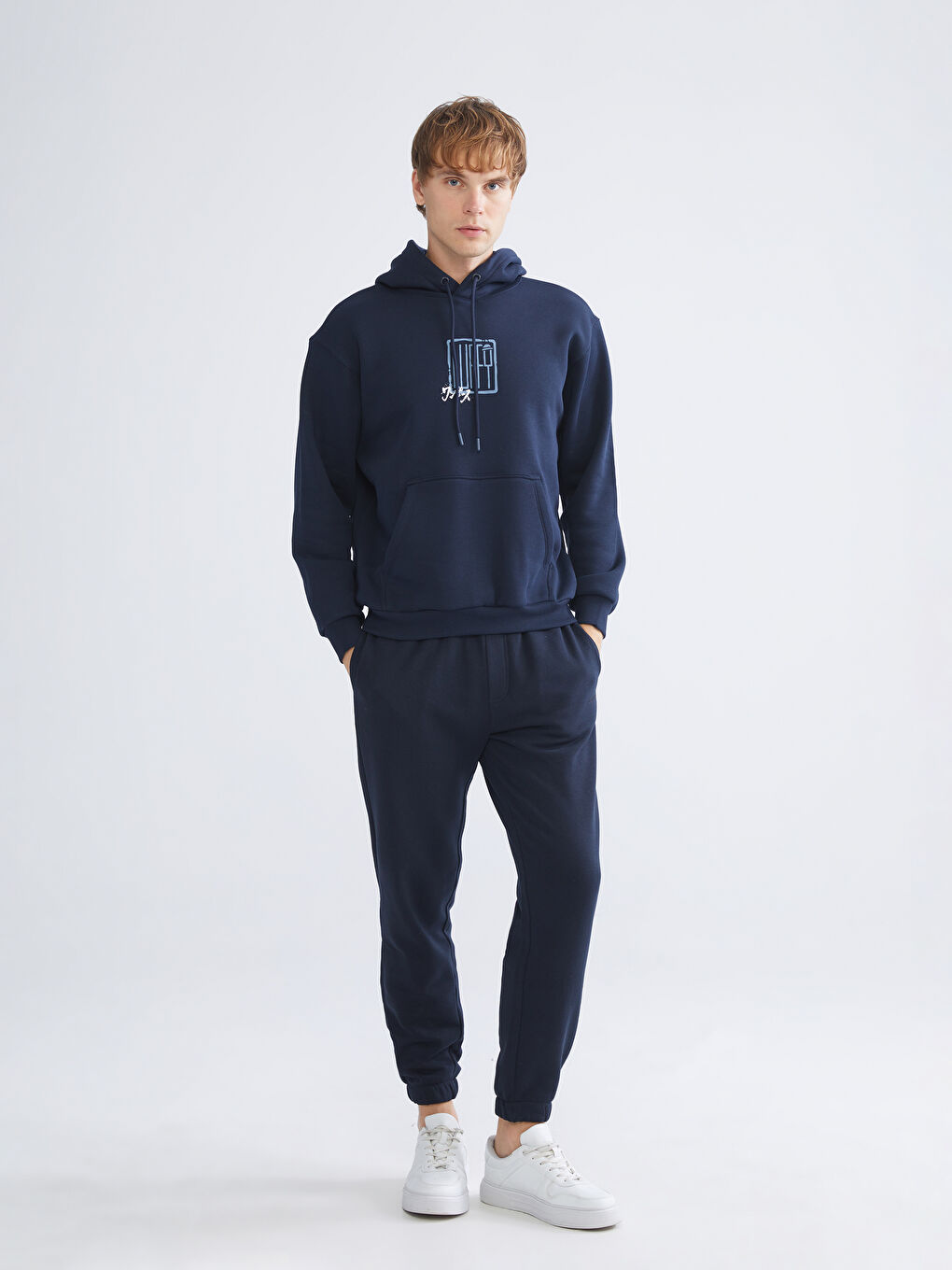 سويت شيرت مطبوع مزود بغطاء رأس للرجال-1