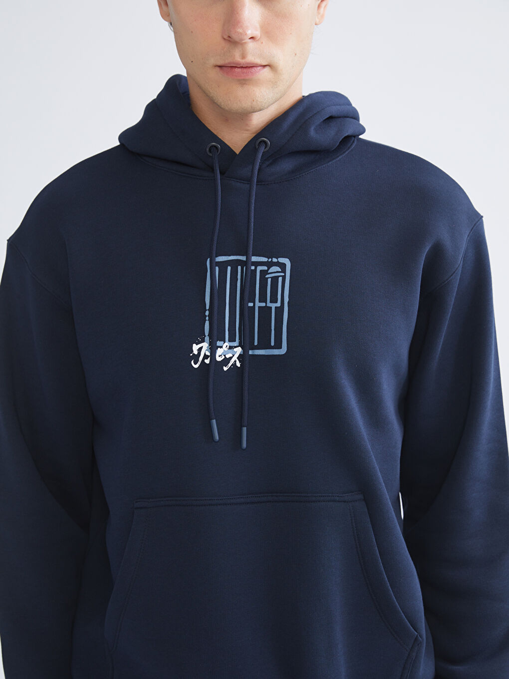 سويت شيرت مطبوع مزود بغطاء رأس للرجال-2