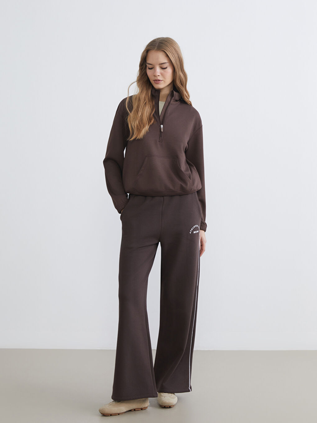 Kahverengi Dik Yaka Kadın Sweatshirt-1