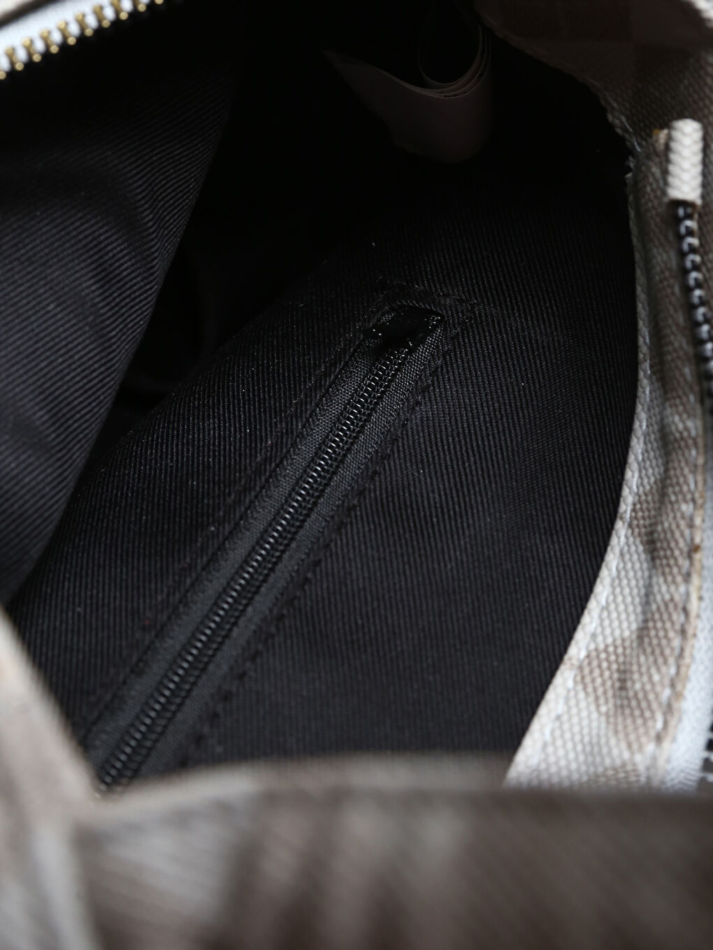 حقيبة بمقبض علوي منقوشة للسيدات-3