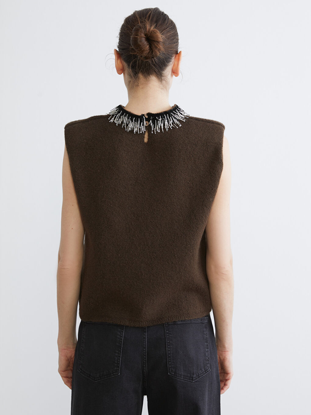 Siyah Dik Yaka Boncuk İşlemeli Kadın Triko Süveter-3