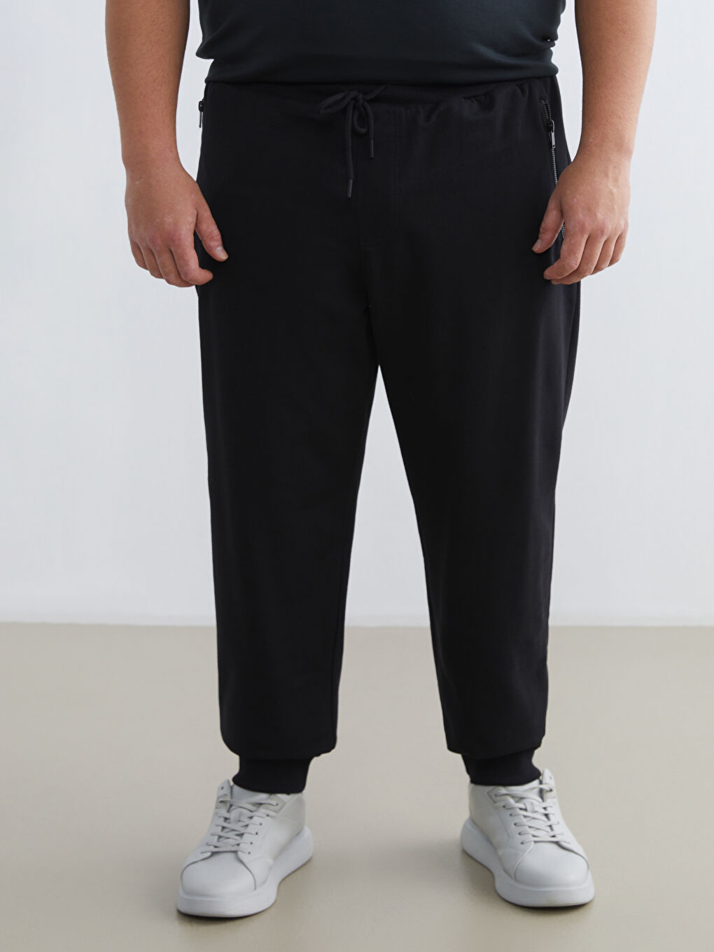 Siyah Standart Kalıp Erkek Jogger Eşofman Altı-6