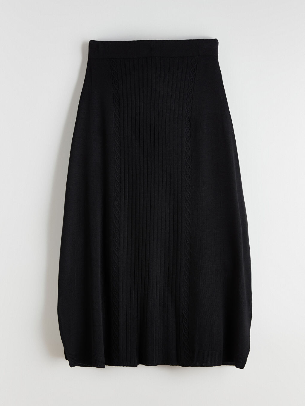 Siyah Beli Lastikli Kendinden Desenli Triko Etek-4