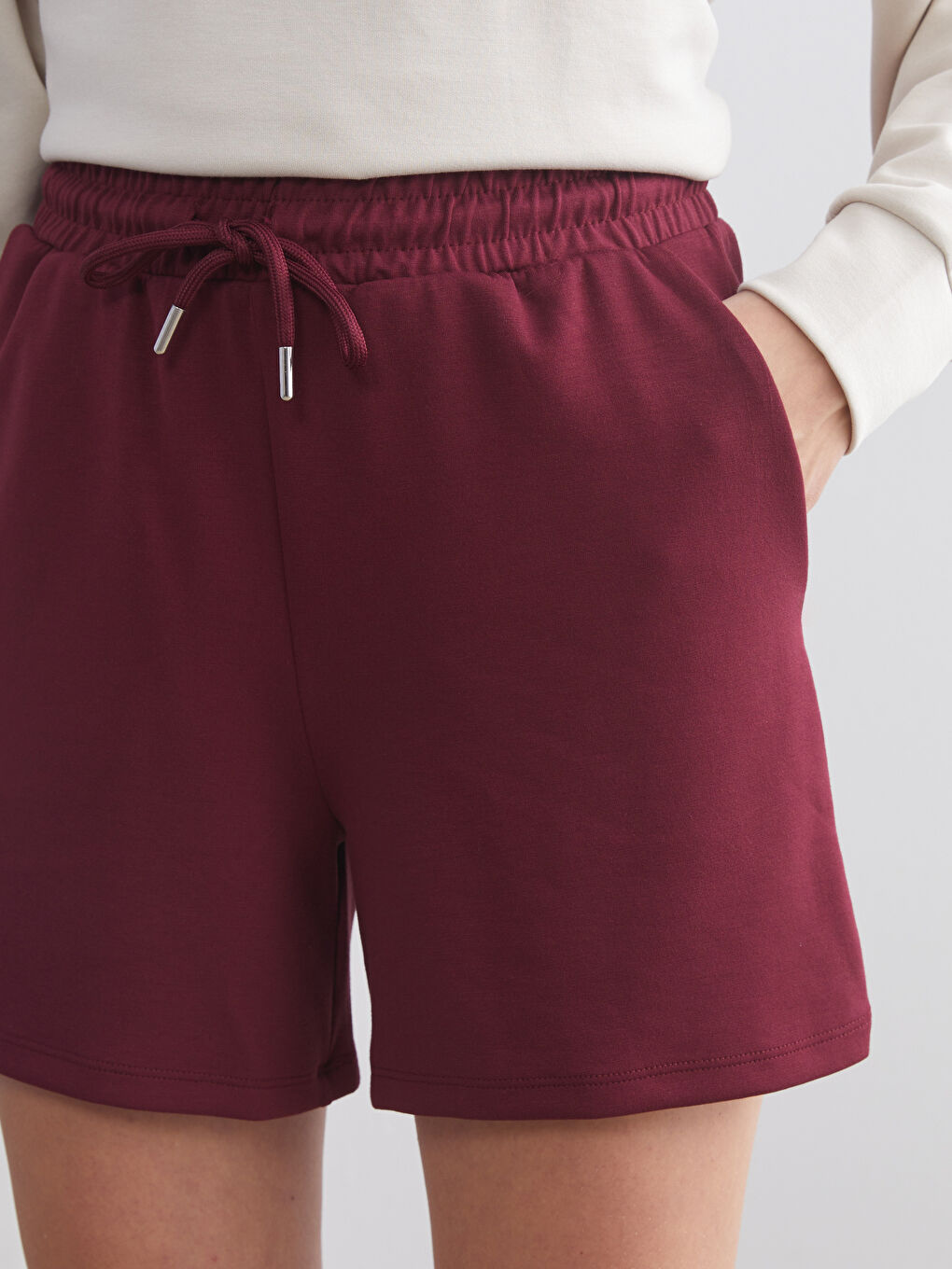 Bordo Beli Lastikli Kadın Şort-2